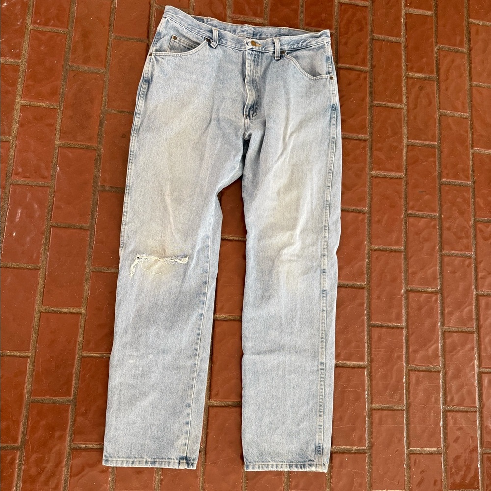 Wrangler 90’s vintage men’s size 36W 34L worn Lightwash Denim Jeans distressed
